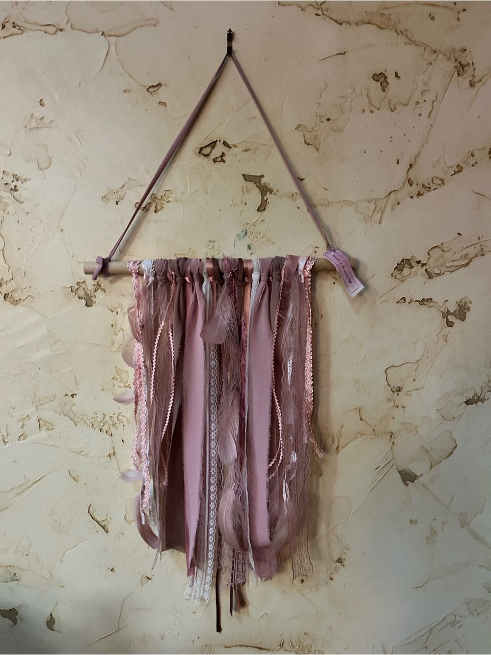 Handmade Boho Dusty Rose Pink Ribbon Feathers Wall Hanging – Romantic Décor 🌸🤍